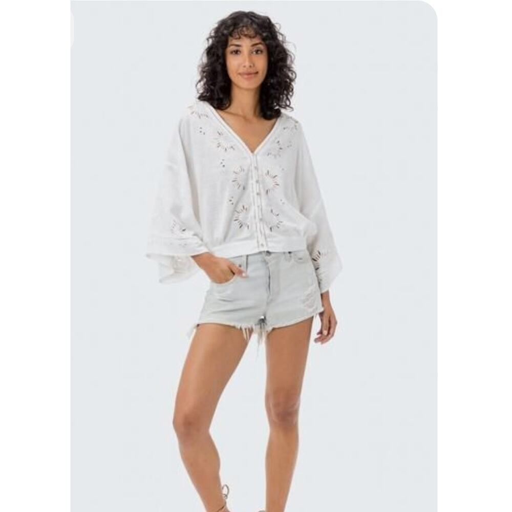 Lovestitch eyelit detail boho top with bell sleeve white sz small coastal beachy